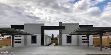 Main picture of 805 W Smith Dr