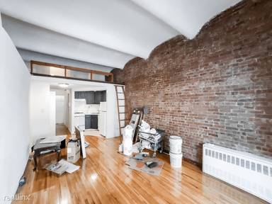 Main picture of 40 E 12th St
