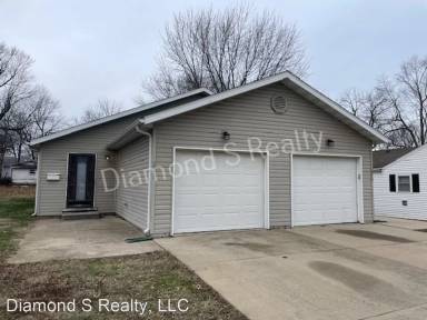 Main picture of 2325 N Rogers Ave