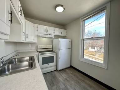 Main picture of 211 Green Bay Rd