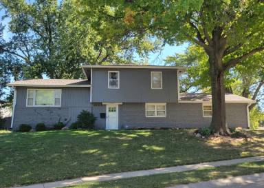 Main picture of 4865 S 126th St