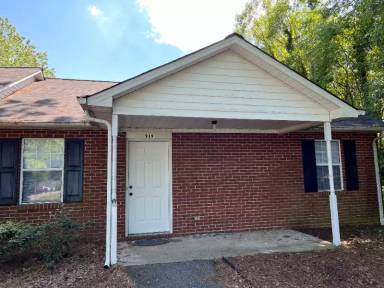 Main picture of 919 Oak St