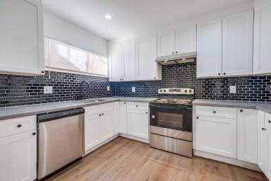 Main picture of 14227 Gilmore St