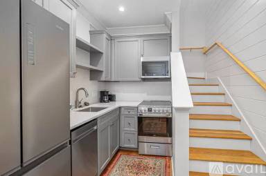 Main picture of 109 E Gordon Ln