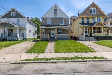 Main picture of 2063 W 104th St