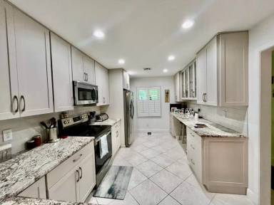 Main picture of 1600 SE Saint Lucie Blvd