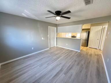 Main picture of 2310 W Hickory St