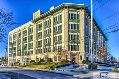 Main picture of 1 Landmark Square Apartments