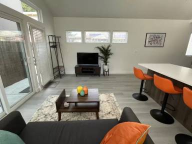 Main picture of 5120 Rockland Ave