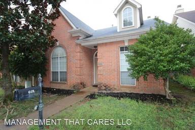 Main picture of 601 Ashley Glen Cir W