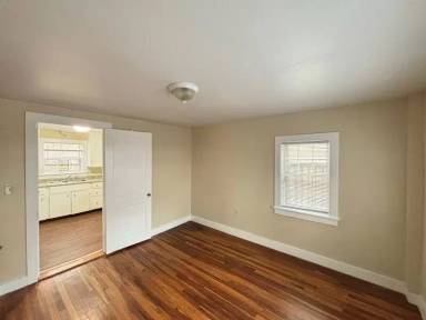 Main picture of 10 Lee Rd