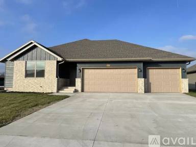 Main picture of 5623 W Pine St