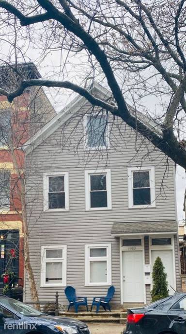 Main picture of 1940 N Bissell St