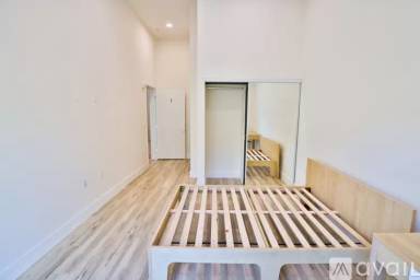 Main picture of 1421 W Adams Blvd