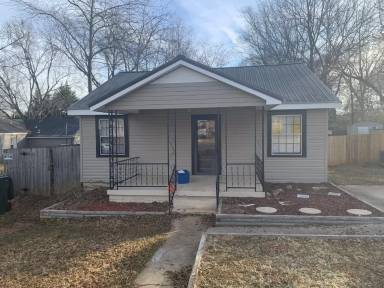 Main picture of 1706 Loring Ave SE