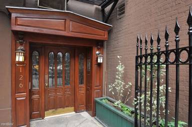 Main picture of 126 E 27th St