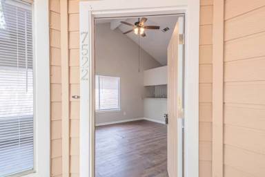 Main picture of 7522 Pepperbrook Dr