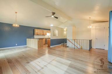 Main picture of 1043 Lakeside Dr
