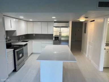 Main picture of 569 N University Dr