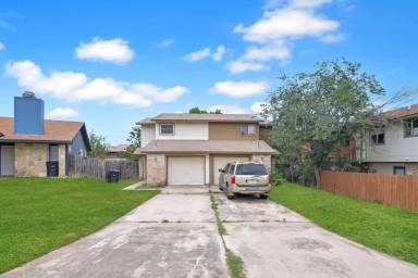 Main picture of 2404 Skylark Cir