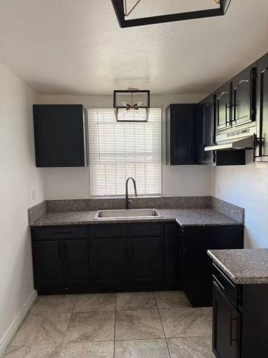 Main picture of 2711 S Cochran Ave