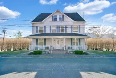 Main picture of 315 Woronoco Rd