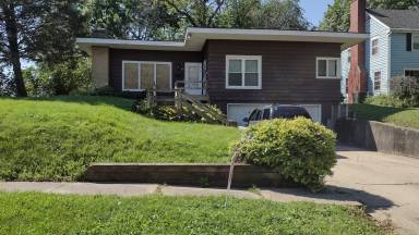 Main picture of 433 1/2 W Roosevelt St