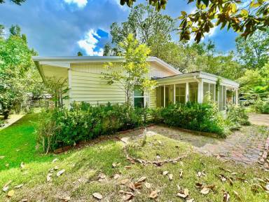 Main picture of 1301 Oak Dr