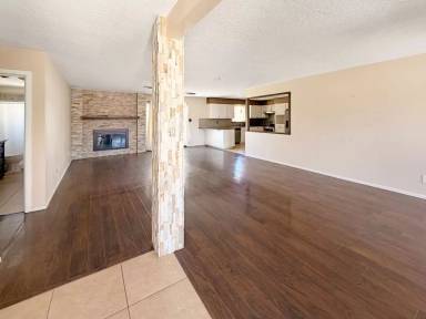 Main picture of 200 W Rojo Dr