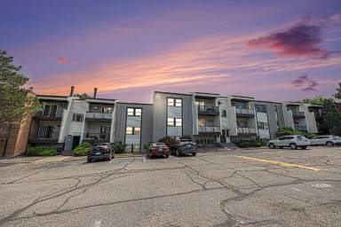 Main picture of 1350 Golden Cir