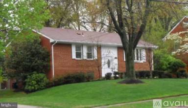 Main picture of 7707 Heritage Dr