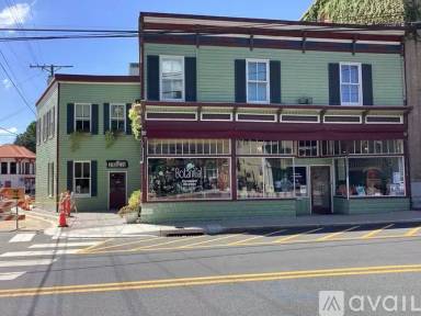 Main picture of 7568 Main St