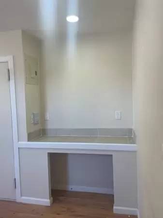 Main picture of 616 E 9th St