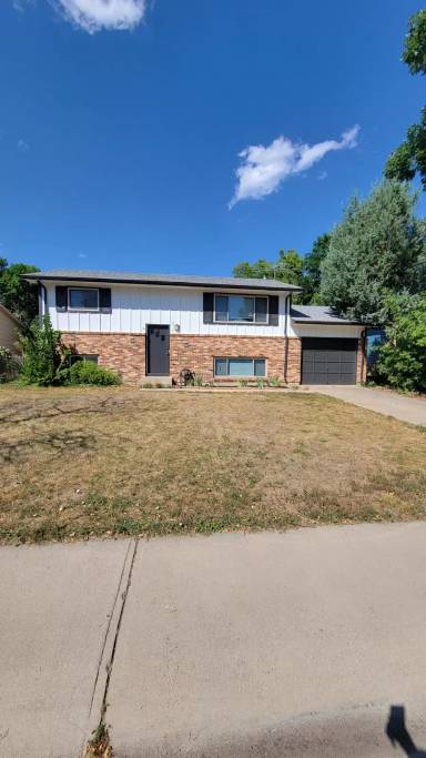 Main picture of 2530 W Laurel St