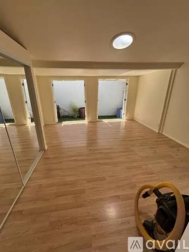 Main picture of 3979 Centre St