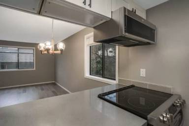 Main picture of 1300 N 107th St