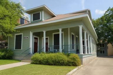 Main picture of 110 E 30th St