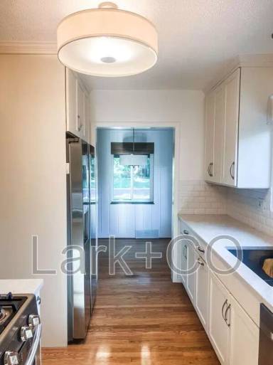 Main picture of 2515 Leyden St