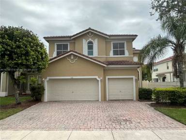Main picture of 1131 NE 37th Ave