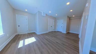 Main picture of 22 N King St