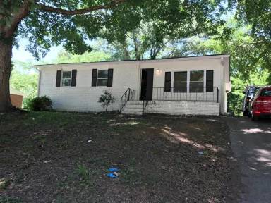 Main picture of 1985 Lathrop St SE