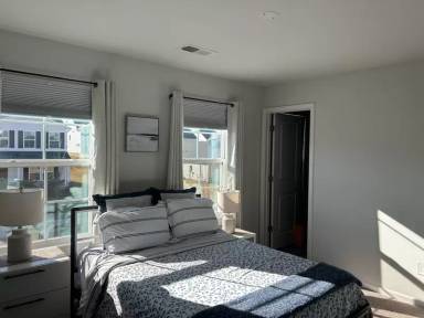 Main picture of 333 Whittier St