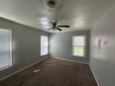 Main picture of 3909 Cobbs Dr