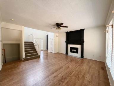 Main picture of 717 E 124th St