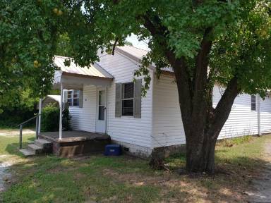 Main picture of 901 E Gardena St