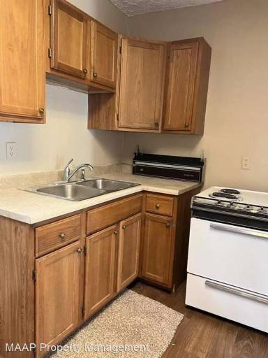 Main picture of 800 W Charles St