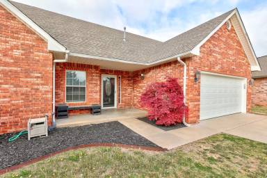 Main picture of 1605 Silver Oak Dr