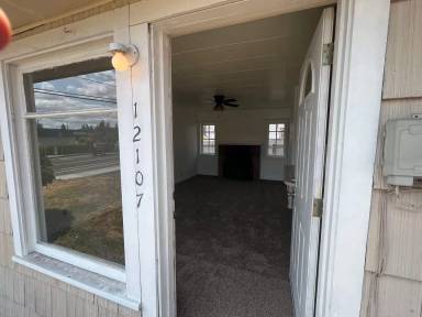 Main picture of 12105 SE Market St