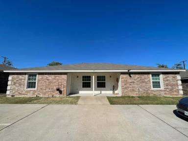 Main picture of 101 Kings Ct
