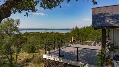 Main picture of 209 Full Moon